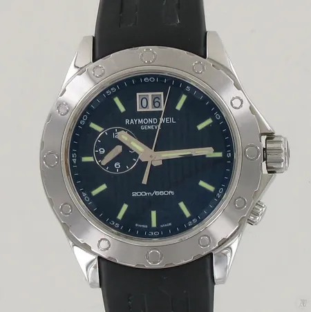 Teräsrannekello Raymond Weil Geneve, malli 8200, 20 ATM, quartz, taulun Ø 44mm, hihnan pituus 210mm