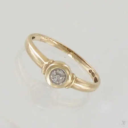 Timanttisormus 4xn.0.005ct, koko 19, 585 kelta- ja valkokulta, paino 1,8g Paino: 1,8 g