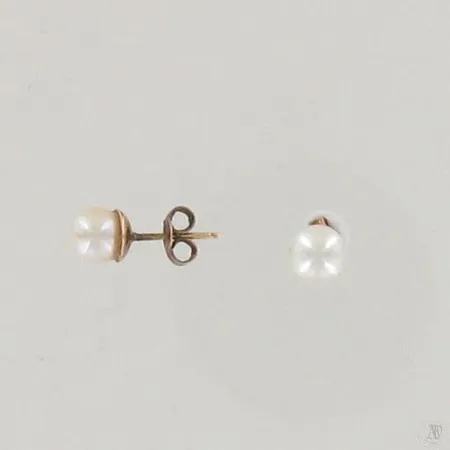 Helmikorvakorut, Ø 6mm, 585br, paino 1,2g Paino: 1,2 g