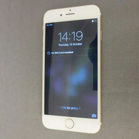 Älypuhelin Apple iPhone 6S, kuulokkeet, laturi, laatikko, takuu voimassa