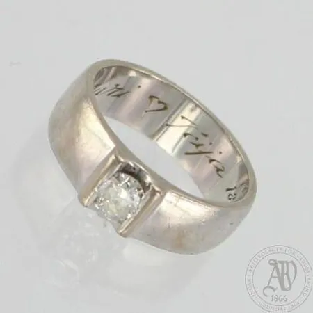 Timanttisormus 1xn0.35ct, kaiverrettu, koko 15¾, 585 valkokulta, paino 5,7g Paino: 5,7 g