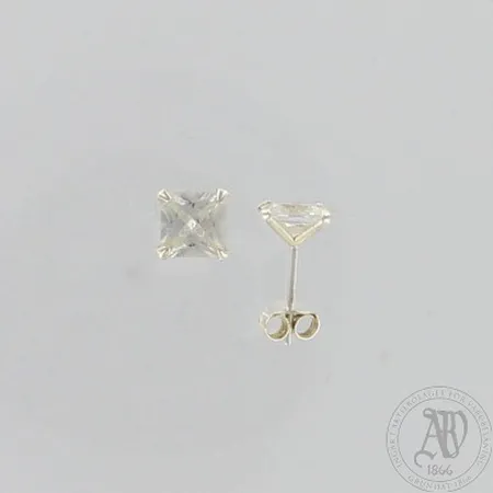 Kivikorvakorut, korkeus 7mm, 925br, paino 1,1g Paino: 1,1 g
