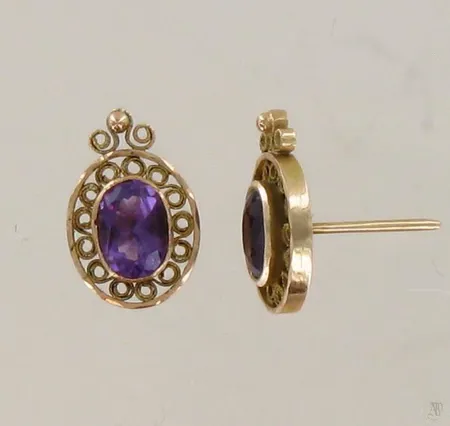 Kivikorvakorut, korkeus 13mm, taustat puuttuu, 585br, paino 2,4g Paino: 2,4 g
