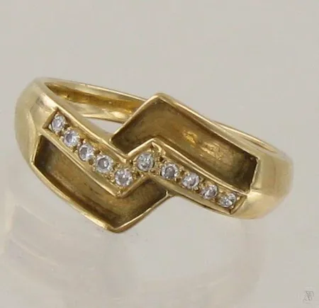 Timanttisormus 10xn.0.01ct, koko 16¾, 585, paino 3,7g Paino: 3,7 g