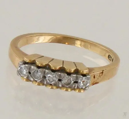 Timanttisormus 5xn.0.02ct, koko 16¾, 750, paino 4,3g Paino: 4,3 g