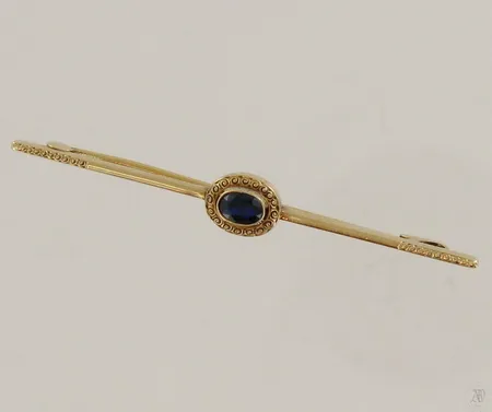 Sinisafiiri-rintaneula, leveys 57mm, 585br, paino 2,4g Paino: 2,4 g