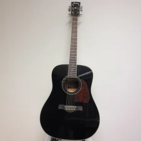 Akustinen kitara Ibanez AW70BK, pehmeä laukku.
Nouto ainoastaan myymälästä.