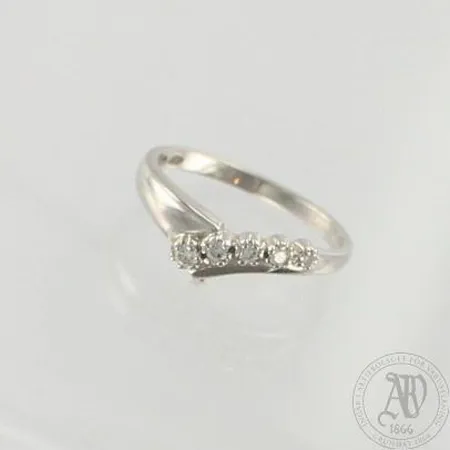 Timanttisormus 5xn.0.01-0.03ct, koko 16½, 585 valkokulta, paino 2,4g