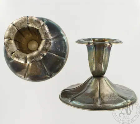 Kaksi kynttilänjalkaa, korkeus 58mm, 813br, paino 152,0g