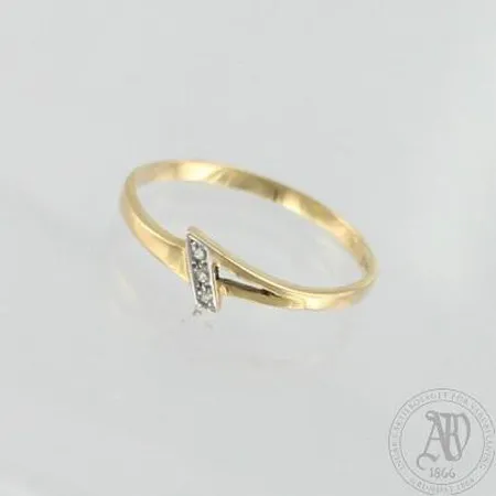 Timanttisormus 3xn.0.005ct, koko 18½, 585, paino 1,2g
