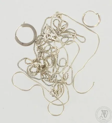 Viallisia hopeakoruja, 830-925, paino 8,8g