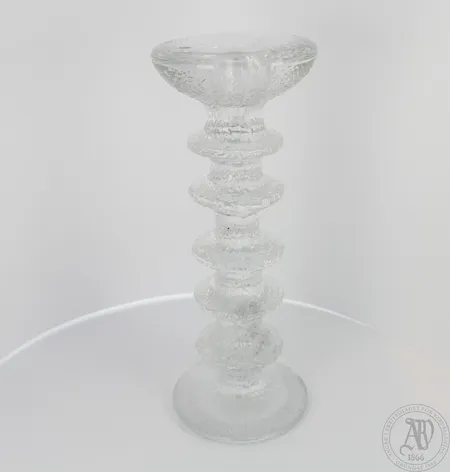 Kynttilänjalkaa, Iittala Festivo, korkeus 220mm, pohjassa pieni lohkeama Lähetetään postipakettina.