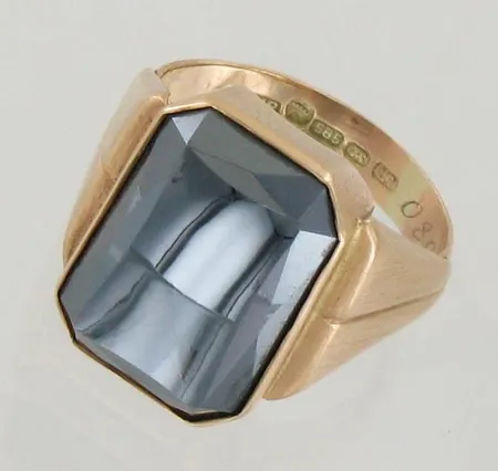 Hematiitti-kantasormus, kaiverrettu, koko 18½, 585br, paino 7,5g