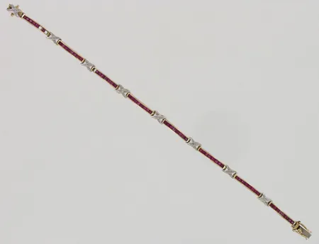 Rubiinirannekoru timanteilla 8xn.0.005ct, kaksi rubiinia puuttuu, pituus 180mm, 417br, paino 6,1g