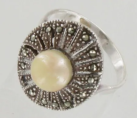 Kivisormus, käytön jälkiä, koko 18½, 925br, paino 4,8g