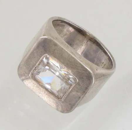 Kivisormus, koko 18, 925br, paino 10,4g