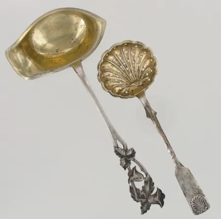 Kastikekauha ja sokerilusikka, lusikka kaiverrettu, 135-160mm, 813, paino 52,1g 