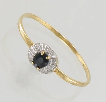 Viallinen kivisormus timanteilla 3xn.0.005ct, 750br, paino 1,0g
