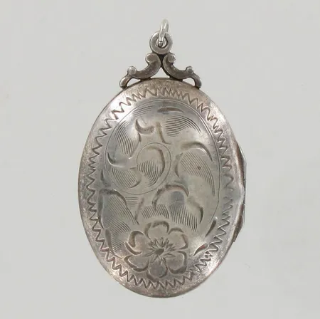 Medaljonki, korkeus 48mm, 925, paino 11,7g