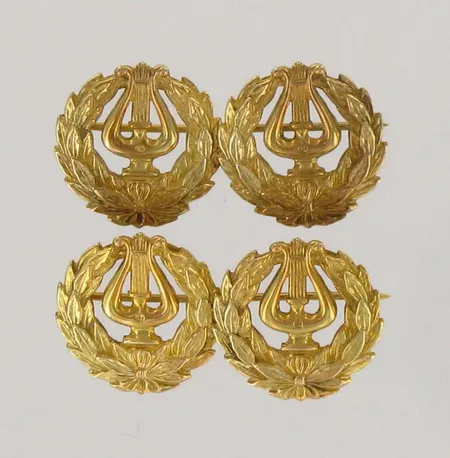 Kaksi lyyraa, leveydet 30mm, 585, paino 4,8g