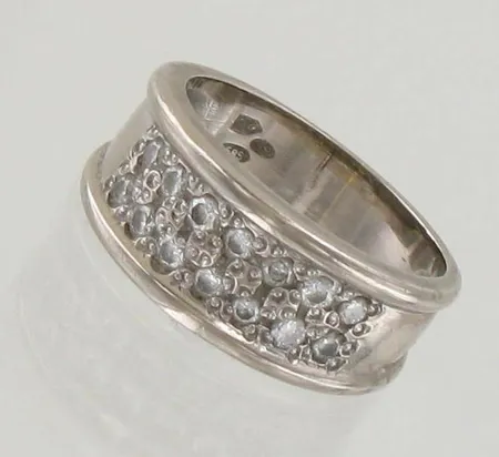 Timanttisormus 14xn.0.03ct, koko 16½, 585 valkokulta, paino 6,6g