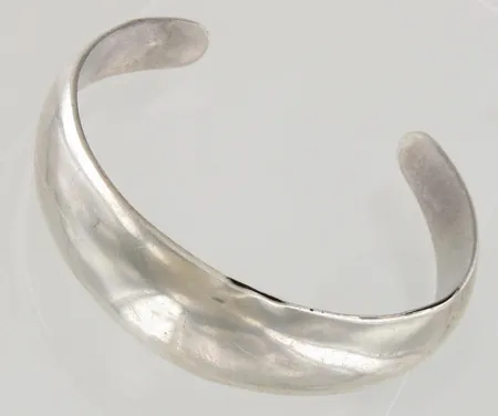 Viallinen rannerengas, 800, paino 28,3g