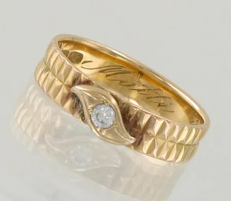 Kuvioitu timanttisormus 1xn. 0.08ct, kaiverrettu, koko 18, 750, paino 3,5g