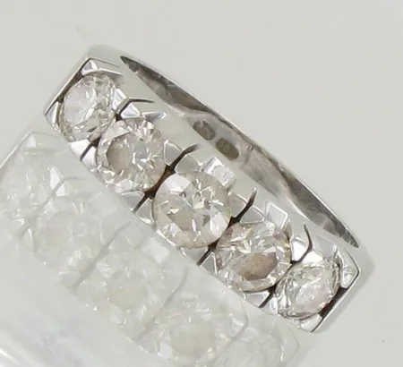 Timanttisormus 5xn.0.35ct, koko 17½, 585 valkokulta, paino 4,6g