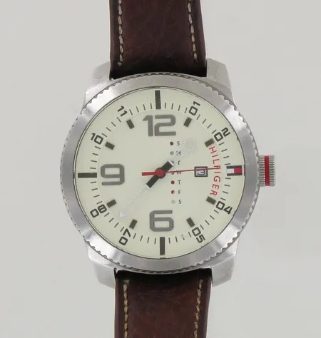 Teräsrannekello Tommy Hilfiger, quartz, taulun Ø 50mm, lasissa naarmuja 