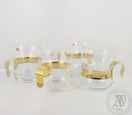 Neljä glögilasia Iittala, Paula, design Jorma Vennola, pientä käytön jälkeä, korkeus 85mm, suunniteltu 1977, valmistettu 1978-1989 Lähetetään postipakettina.