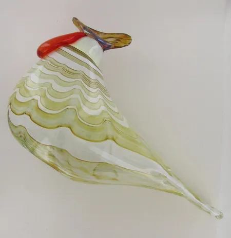 Lasilintu, signeeraus epäselvä, 2016, korkeus 23cm, pituus 38cm.