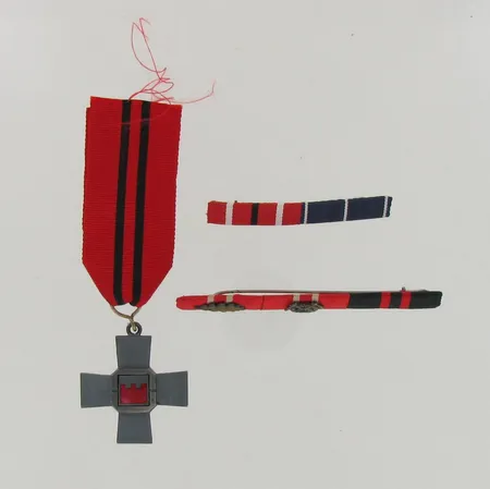 10 divisioonan risti 1941-1944, kaksi kunniamerkkinauhaa