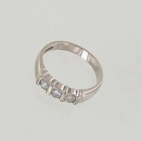 Timanttisormus 3xn.0.13ct, koko 17½, 750 valkokulta, paino 5,1g