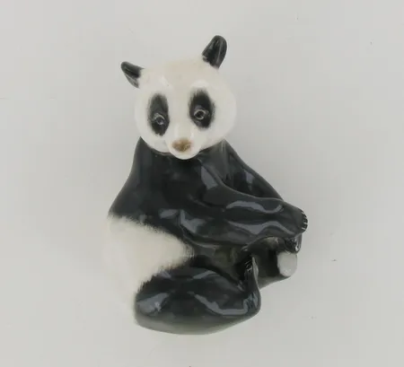 Posliinifiguuri, korkeus 135mm, Panda, Lomonosov Lähetetään postipakettina.