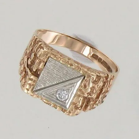 Timanttikantasormus 1xn.0.12ct, vuodelta 1972, koko 21½, 585 kelta- ja valkokulta, paino 7,8g