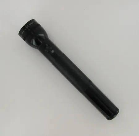 Käsivalaisin Mag-Lite, pituus 31cm, musta