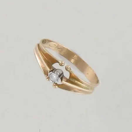 Timanttisormus 1xn.0.06ct, kaiverrettu, koko 19¼, 585, paino 2,5g 