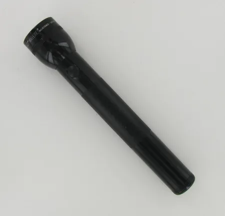 Käsivalaisin Mag-Lite, pituus 31cm, musta, paristot loppuneet