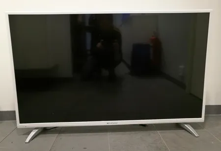 Taulu TV Pro Caster LE-49F407W, 49", LED-televisio, 200Hz, takuu voimassa 2/2018 asti.  Ota yhteys panttilainaamoon kuljetusmaksusta sopimiseksi.