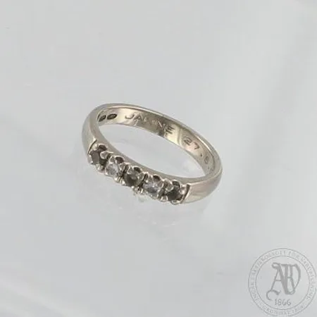 Timanttisormus 5xn.0.04ct , kaiverrettu, koko 15, 750 valkokulta, paino 3,2g