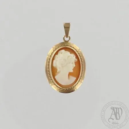 Cameeriipus, korkeus 27mm, 585br, paino 2,3g