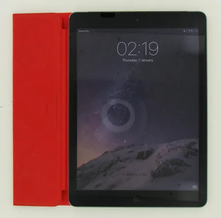 Apple iPad Air 32 GT Wi-Fi + Cellular, MD792, virtajohto, suojakuori ja laatikko