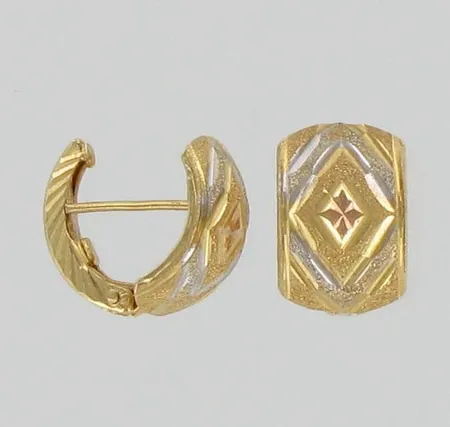 Kuvioidut korvakorut, korkeus 13mm, leveys edestä 9mm, 750 kelta- ja valkokulta, paino 3,3g