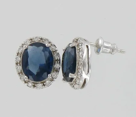 Kivikorvakorut, korkeus 14mm, taustat eriparia, 925br, paino 4,1g