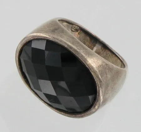 Kivisormus, koko 17, 925br, paino 12,7g