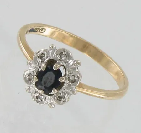 Sinisafiirisormus timanteilla 6xn.0.01ct, koko 17¾, 585br kelta- ja valkokulta, paino 2,2g