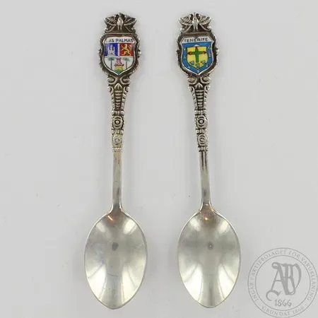 Kaksi maakuntalusikkaa, pituus 90mm, 915br, paino 18,1g