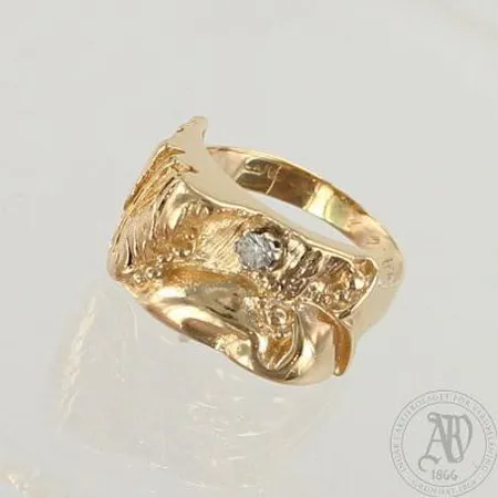 Timanttisormus 1xn.0.08ct, kaiverrettu, kiven istutus vinossa, vuodelta 1976, 585, paino 9,3g