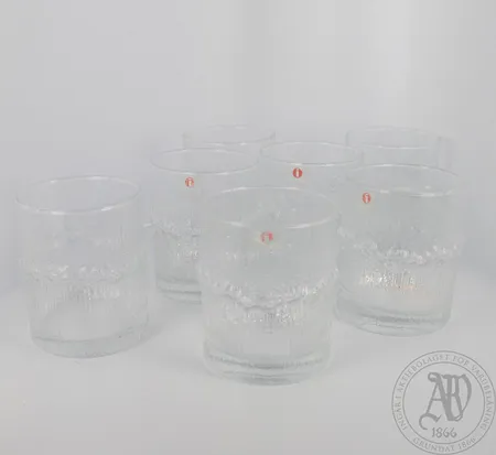 Seitsemän whisky-lasia Iittala, Tapio Wirkkala/Niva, korkeus 87mm.  Ota yhteys panttilainaamoon kuljetusmaksusta sopimiseksi.