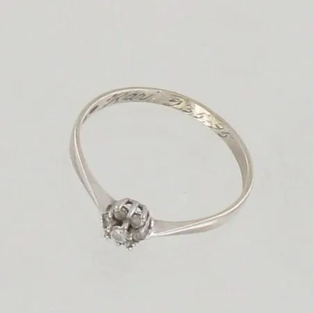 Timanttisormus 1xn.0.03ct 6xn.0.01ct, kaiverrettu, koko 18½, 585, paino 1,3g